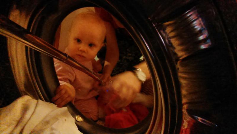 Женщина с помощью селфи-монопода запечатлела, что это такое - быть мамой