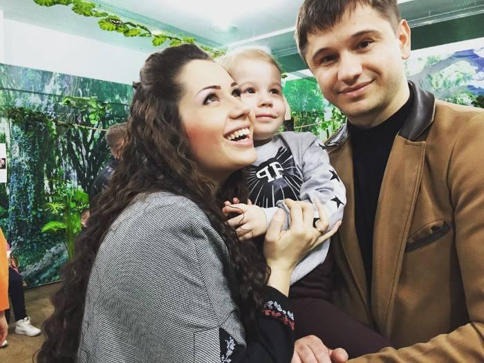 În a noua lună de sarcină, Irina Tarasiuk face sport și cântă în concerte