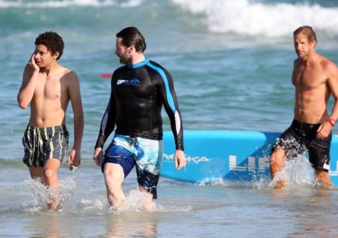 Актер Хью Джекман спас людей во время отдыха на сиднейском пляже