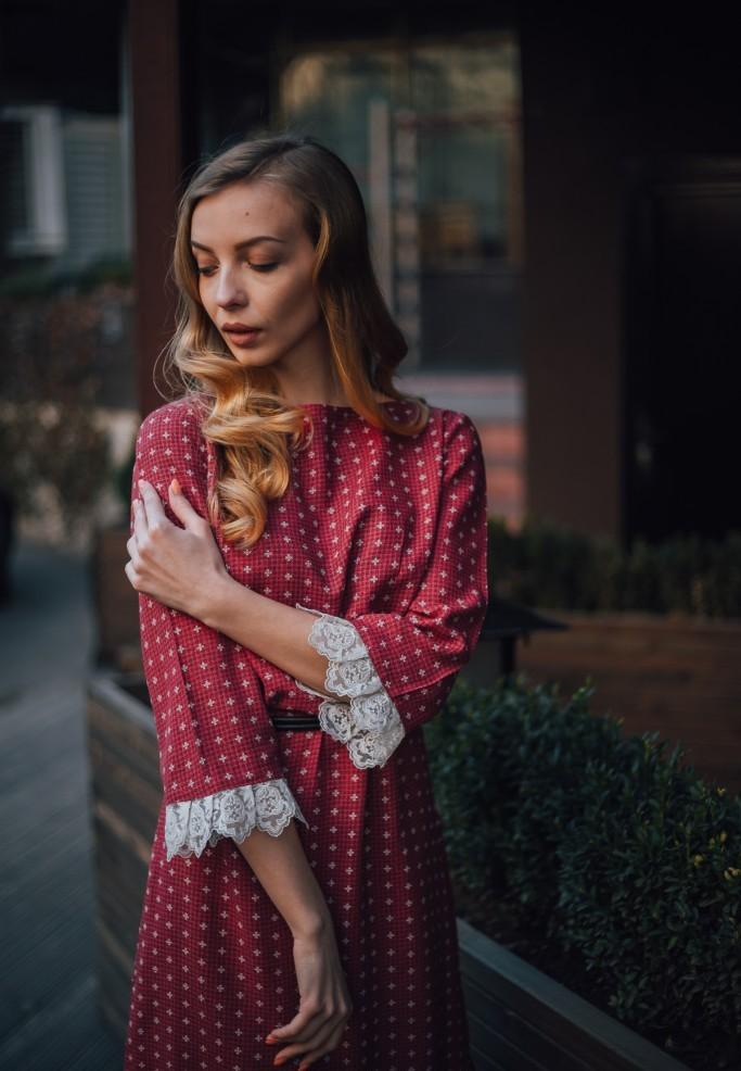 Soprana Valentina Naforniță poartă haine create de sora sa