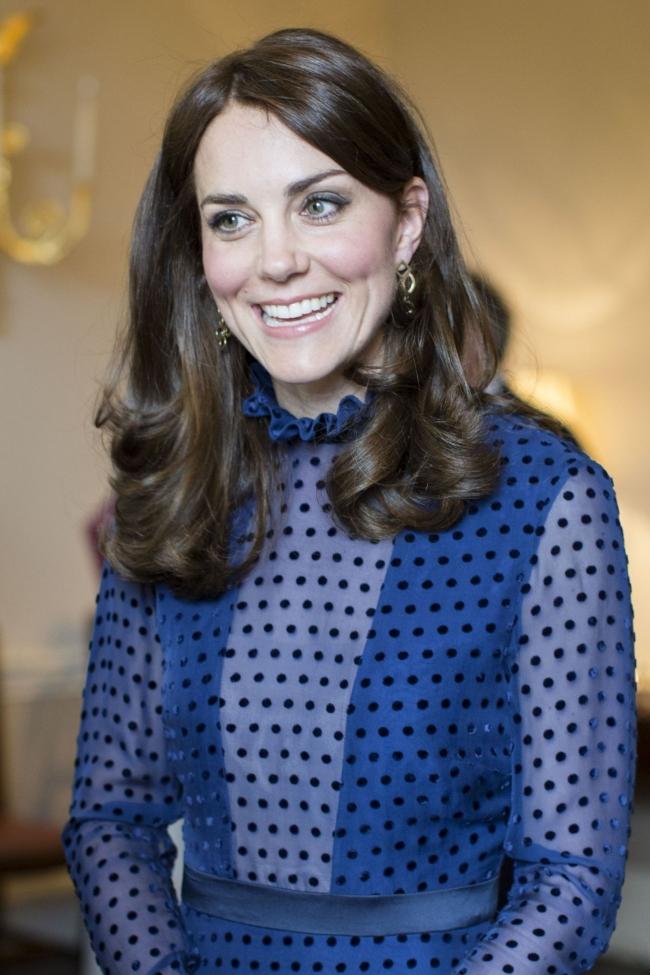 Aparitie indrazneata pentru Kate Middleton la un dineu oficial. Tinuta cu care a surprins