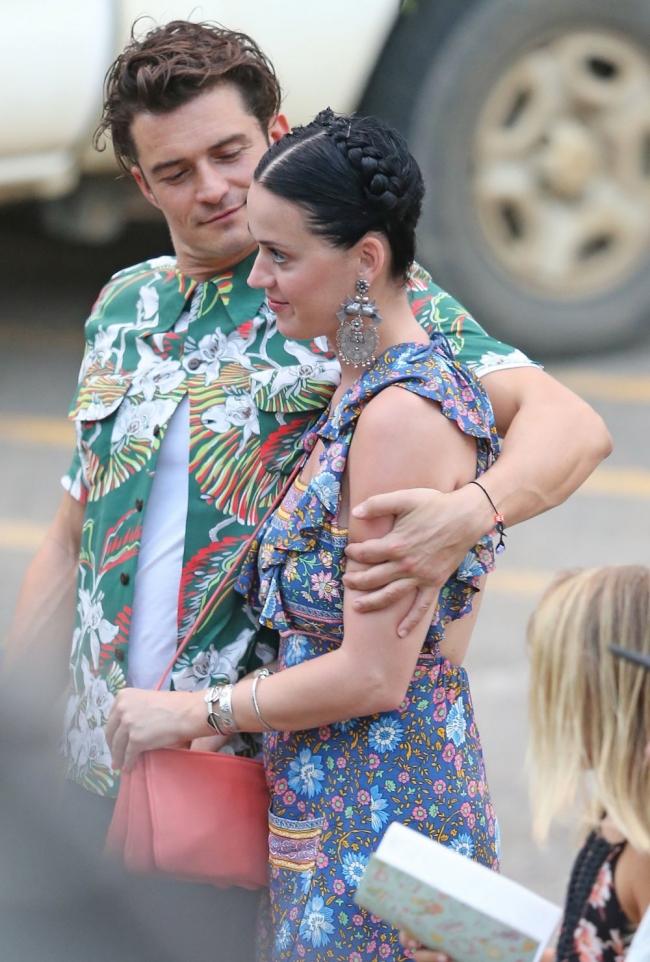 Orlando Bloom, pur si simplu hipnotizat de noua iubita, Katy Perry