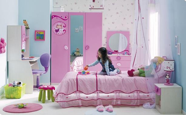 Interiorul camerei pentru fetițe