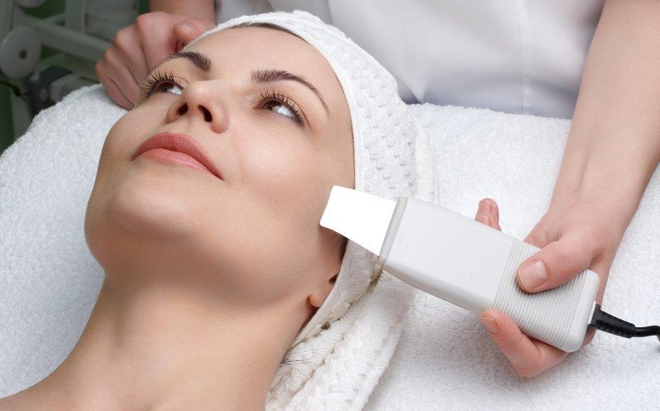 cum să netezi pielea feței după somn