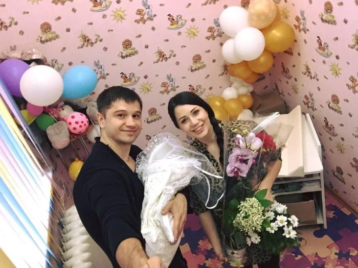 Irina Tarasiuc a fost externată din maternitate! Primele imagini cu micuțul Serghei