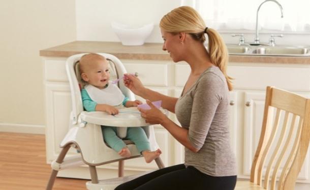 Cum alegem scaunele de masă pentru bebeluși