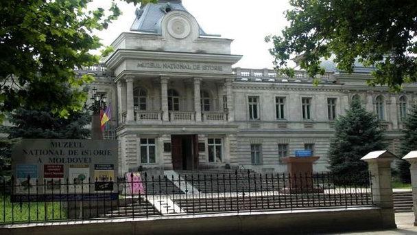 Flori și diplome. Cei mai buni muzeografi din Moldova au fost premiați de Ministerul Culturii