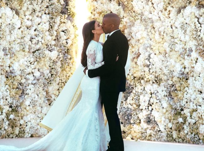 Kim Kardashian si Kanye West aniverseaza doi ani de la nunta fastuoasa