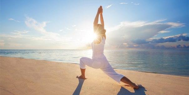 Cea mai bună dietă - yoga pe plajă