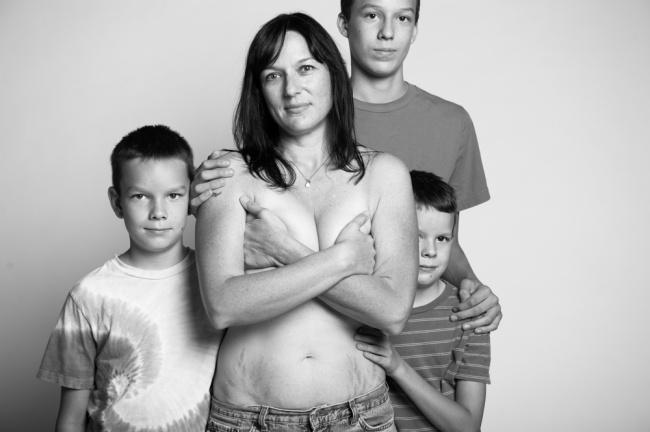 Proiect fotografic ”Corpul mamei”. Ce face graviditatea cu corpul femeii