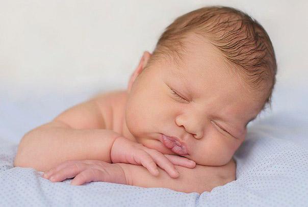 Нейробиологи: Умильность малышей вызывает сложные реакции в мозге взрослых