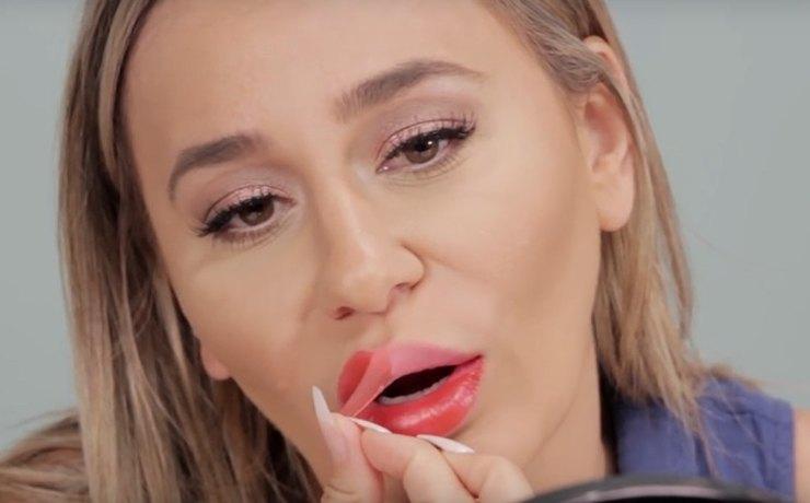 Все гениальное просто: бьюти-блогеры из Америки советуют красить губы клеем