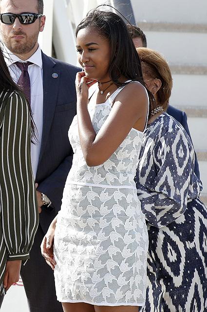 Trei generații stilate! Michelle Obama, alături de mama sa și cele două fiice întâmpinate frumos în Spania