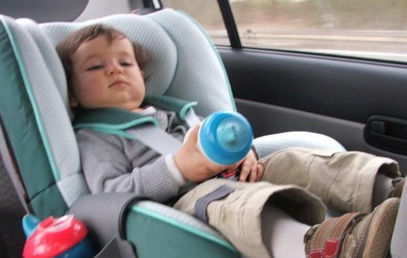 Как дети спят в автокресле фото