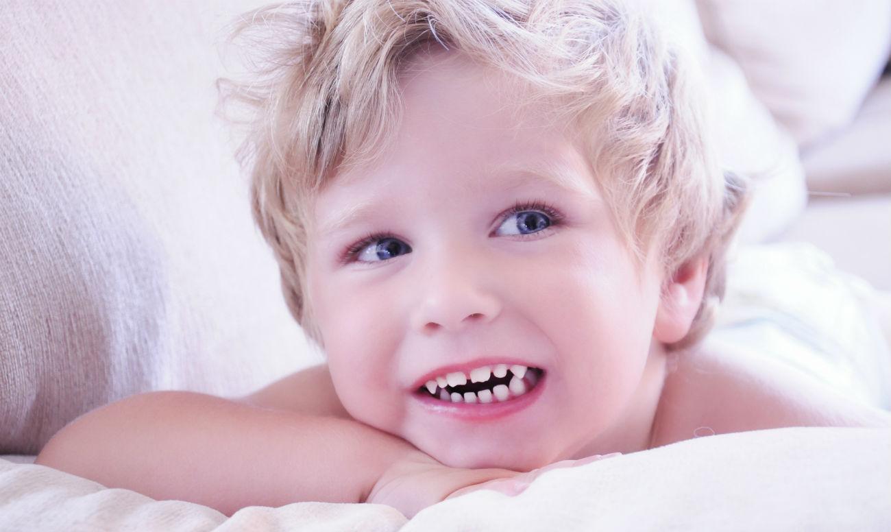 De ce scrâșnesc copiii din dinți. Cum să-i dezobișnuim de această deprindere