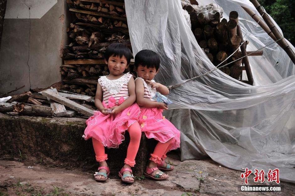В китайской деревне живут 39 пар близнецов