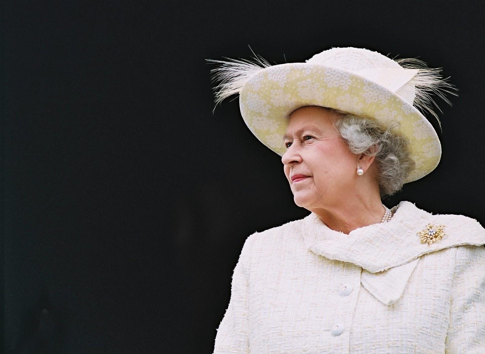 Королева Елизавета II ищет посудомойку во дворец