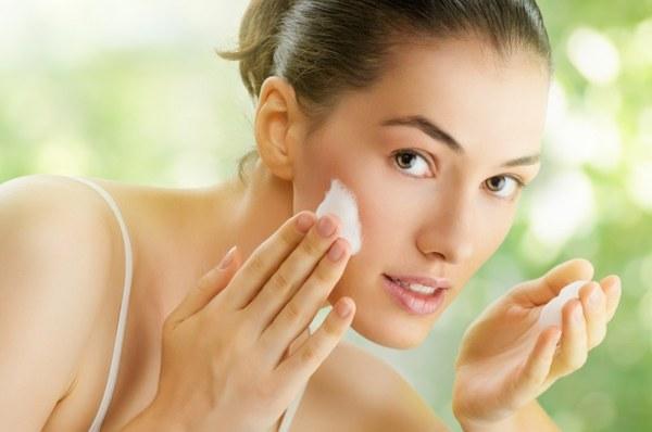 Îngrijirea feței: ce produse și proceduri să alegem?