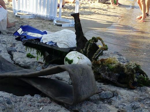 Опасные пляжи: в Одессе ежедневно со дна поднимают до 100 кг металла и 15 кг мусора