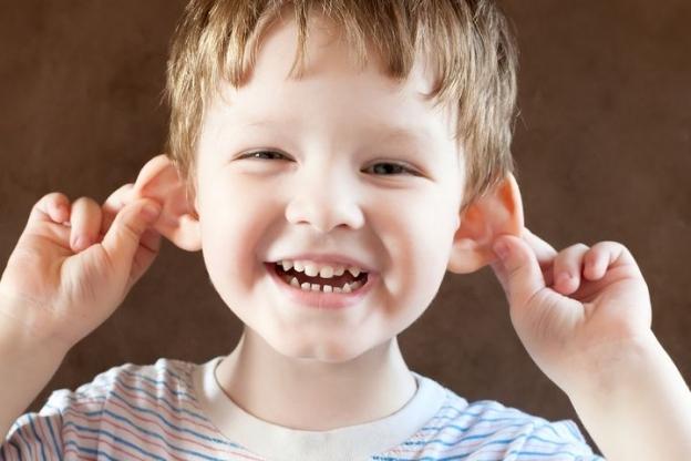 Cum şi la ce vârstă poate fi soluţionată problema urechilor clăpăuge