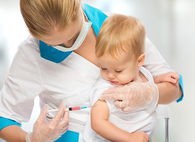 Ce alegem: vaccinarea gratuită sau cea cu plată? O prezentare a vaccinurilor gratuite, a celor cu plată, precum și a prețurilor la acestea