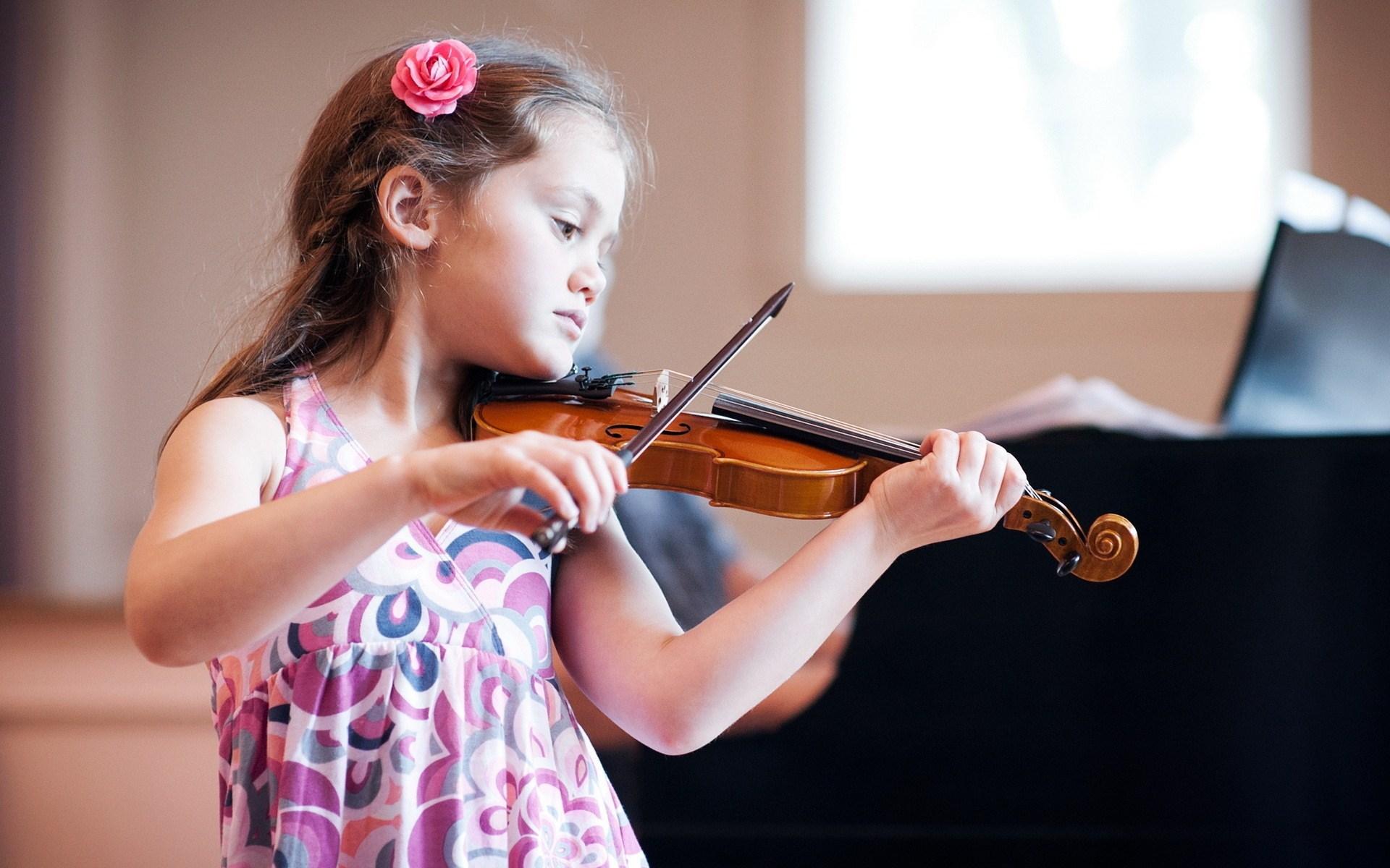 10 причин учить ребенка музыке