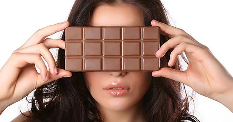 Masca de față cu ciocolată: Un răsfăț dulce pentru tenul tău