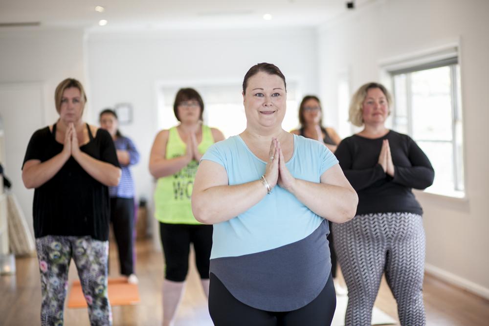 Весам назло: в мире набирает популярность йога для полных