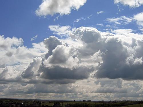 Meteorologii mențin Codul Galben de caniculă dar prognozează și ploi