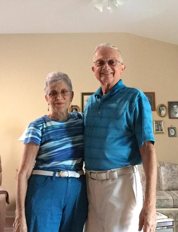 Пара живет вместе 52 года и выглядит почти одинаково
