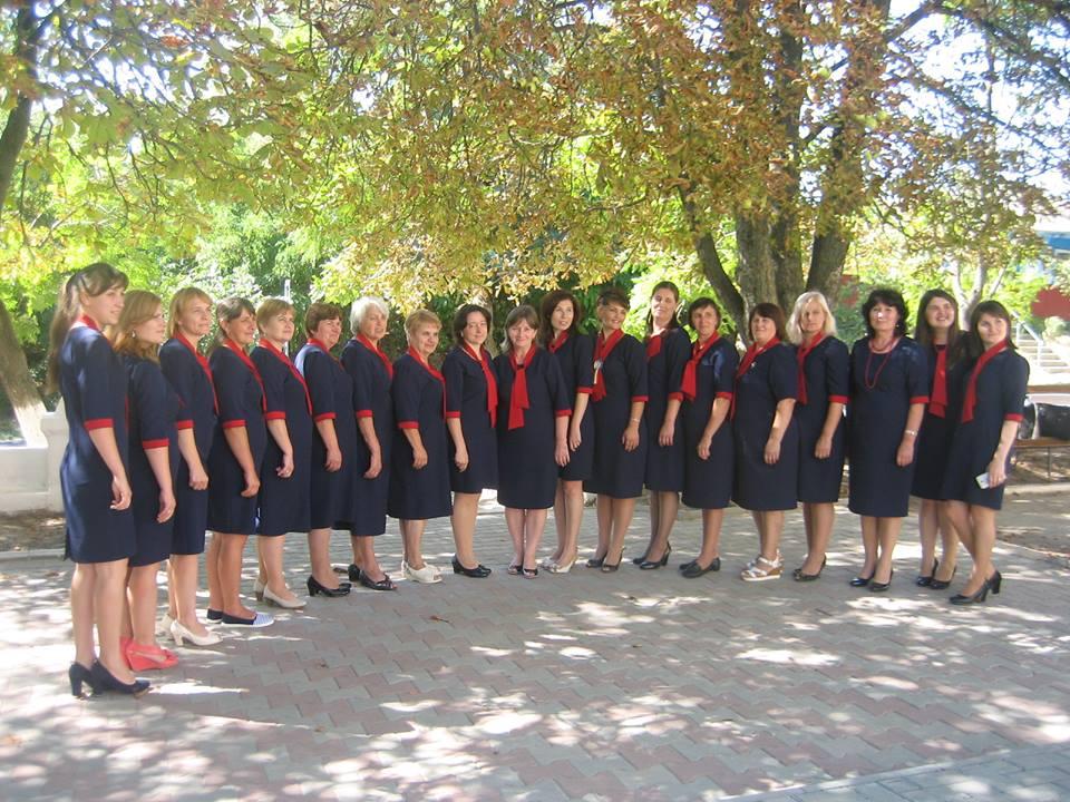 Inedit! Liceul din Moldova unde profesorii poartă uniforme