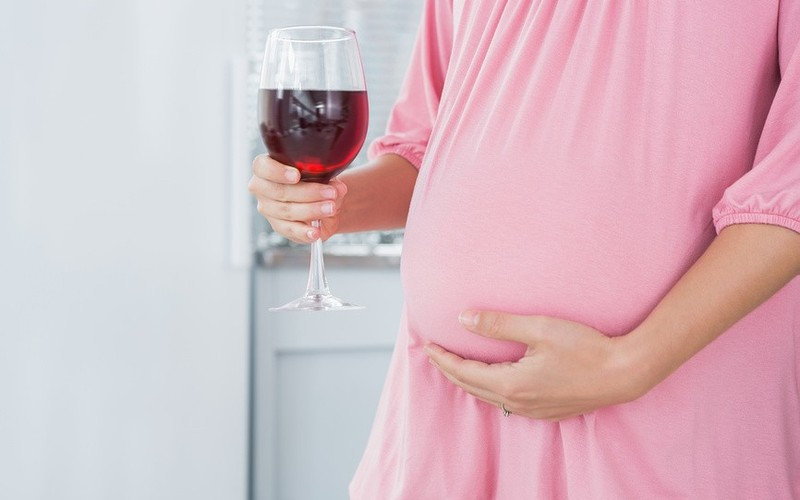 Врачи: Все больше женщин во время беременности употребляют алкоголь