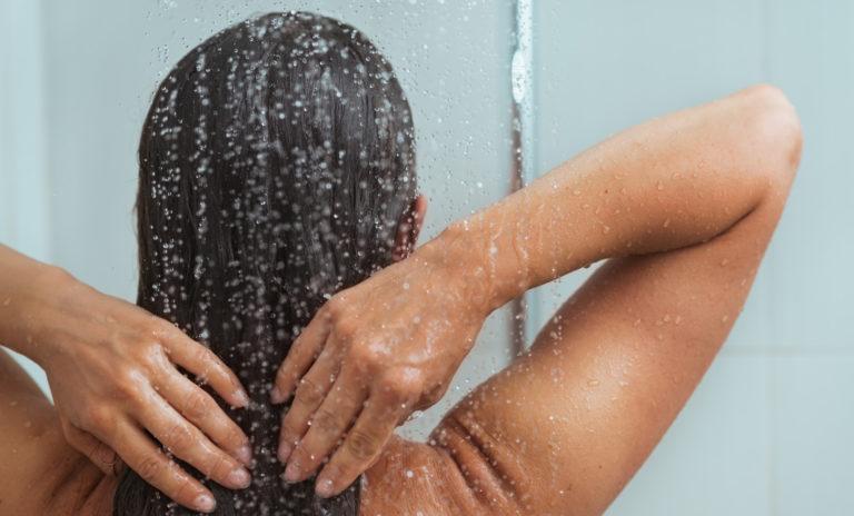Мытье головы без шампуня: плюсы и минусы ко-вошинга