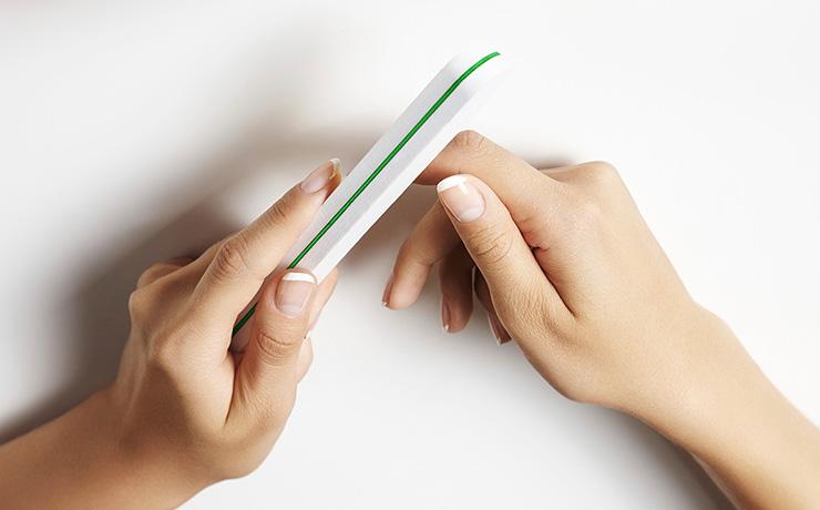 10 худших вещей, которые ты делаешь со своими ногтями