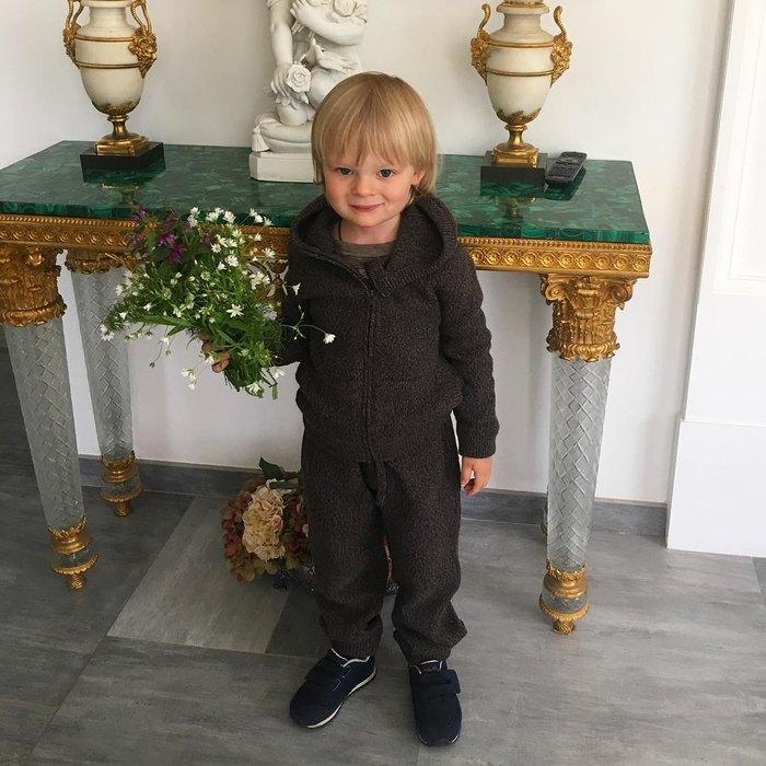 Дети Филиппа Киркорова и сын Яны Рудсковской на съемках новогодней фотосессии