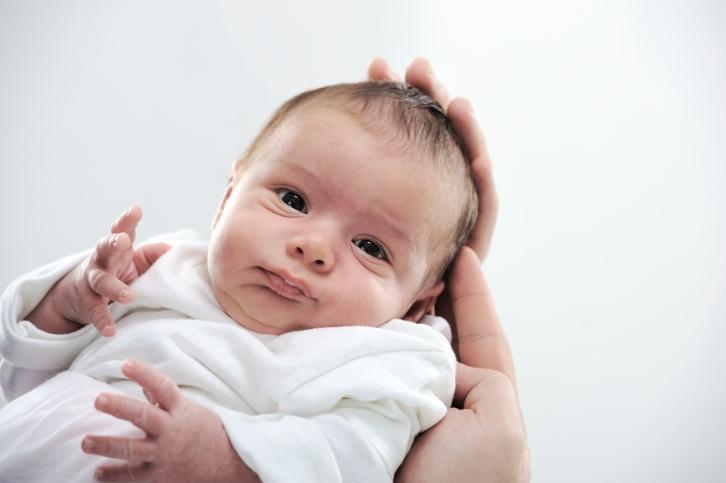 De ce sughiţă nou-născutul: 5 cauze pe care trebuie să le ştiţi
