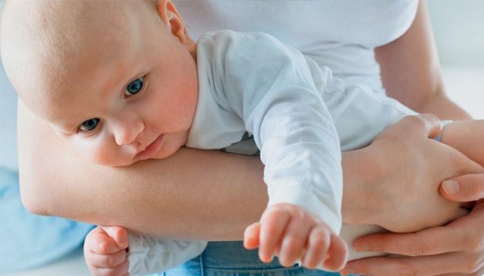 De ce sughiţă nou-născutul: 5 cauze pe care trebuie să le ştiţi