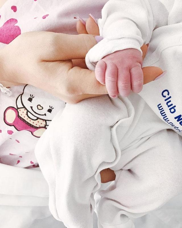Andreea Balan a nascut. Primele fotografii cu fetita ei, Ella!