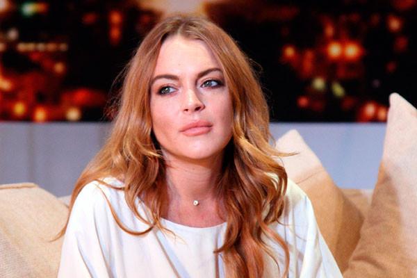 Topless pe Instagram! Lindsay Lohan a uitat de milionarul rus si are un nou iubit