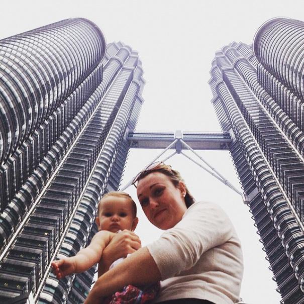 Мама с двухлетней дочкой посетила 5 континентов и 18 стран