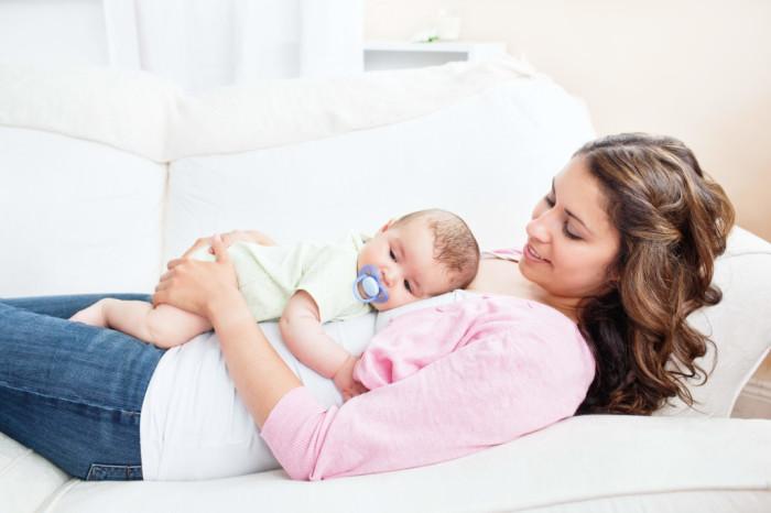 Cum poate fi normalizat sistemul hormonal al unei tinere mămici în timp de o lună după naștere