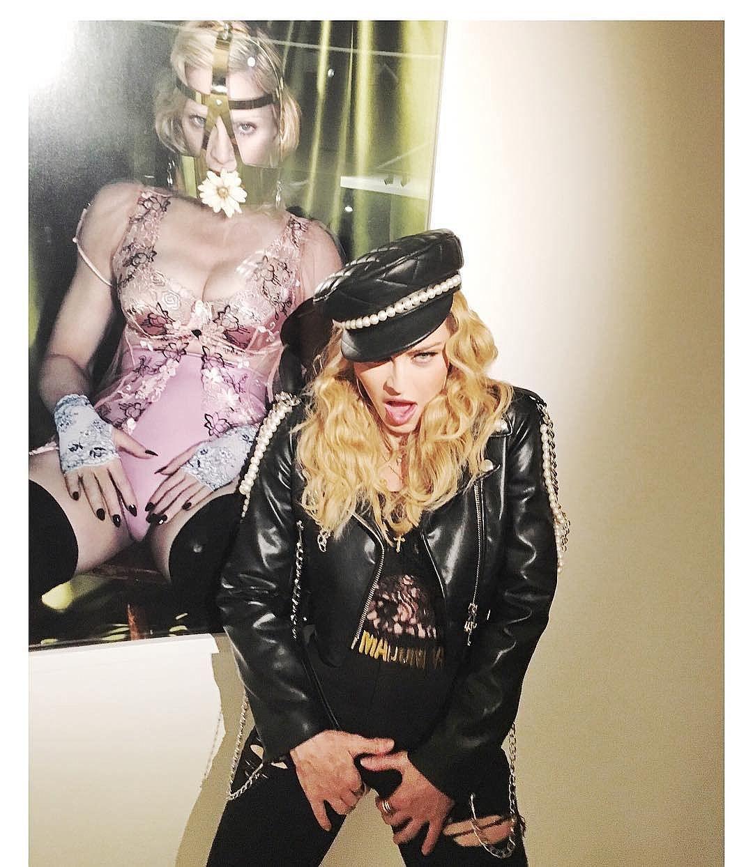 Пьяная Мадонна опозорилась на фотовыставке в Лондоне