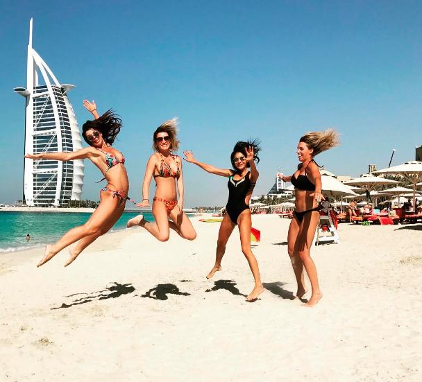 Ксения Бородина радует поклонников фото в мини-бикини из Дубая