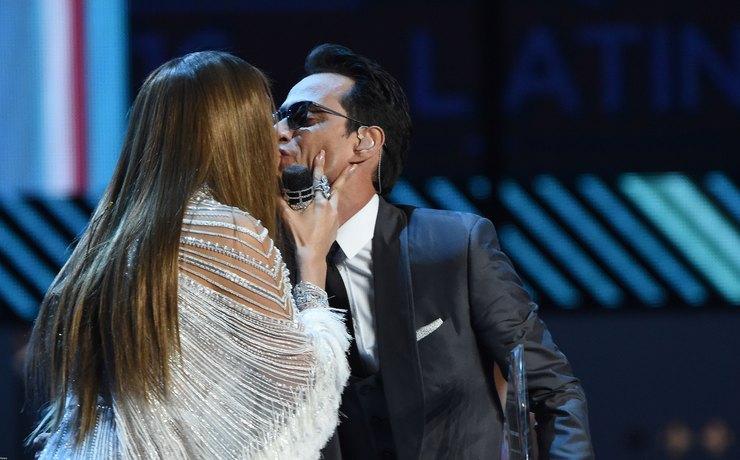 Молодая жена бросила Марка Энтони после его поцелуя на сцене с Дженнифер Лопес