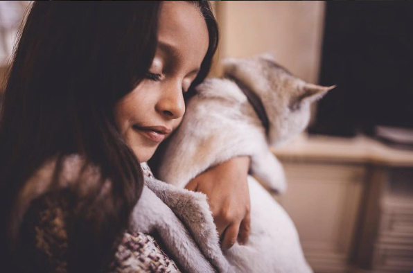 Ксения Бородина показала, как бабушка учит ее дочь играть в домино