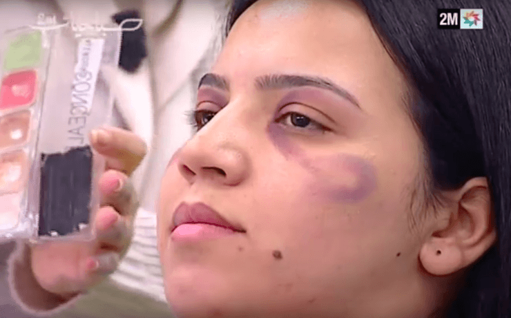 В эфире марокканского шоу дали советы по макияжу для избитых мужьями женщин