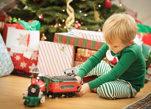 Как выбрать новогодний подарок для ребенка?