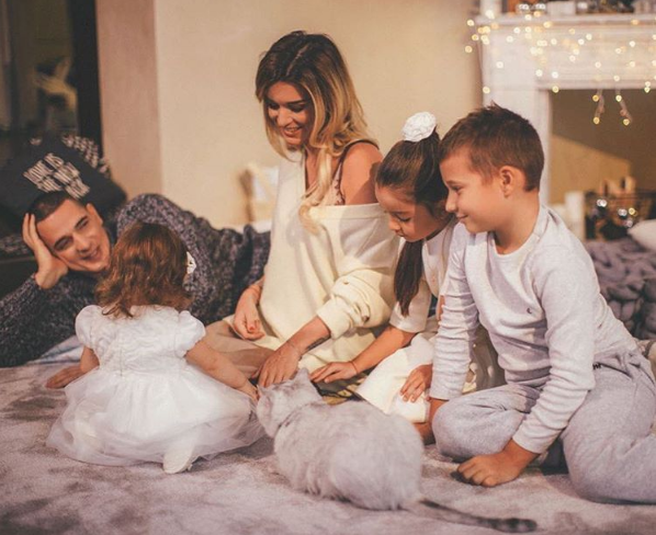 Ксения Бородина и Курбан Омаров подарили сказку маленькой Теоне