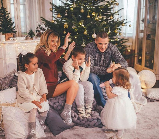 Ксения Бородина и Курбан Омаров подарили сказку маленькой Теоне