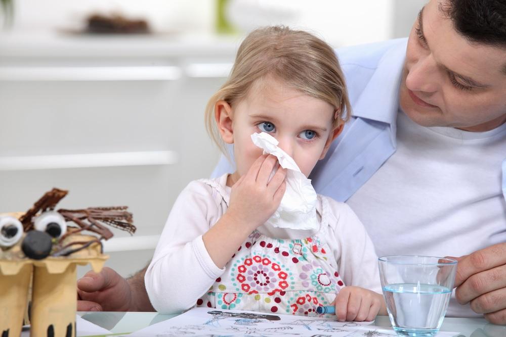 Лечить простуду у малышей лучше всего народными средствами